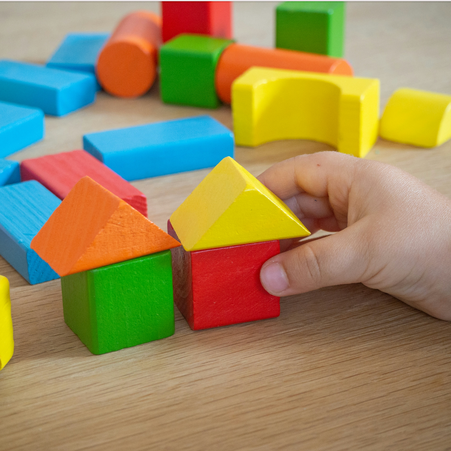 Höstlovstips – Roliga lekar inomhus för barn vid dåligt väder