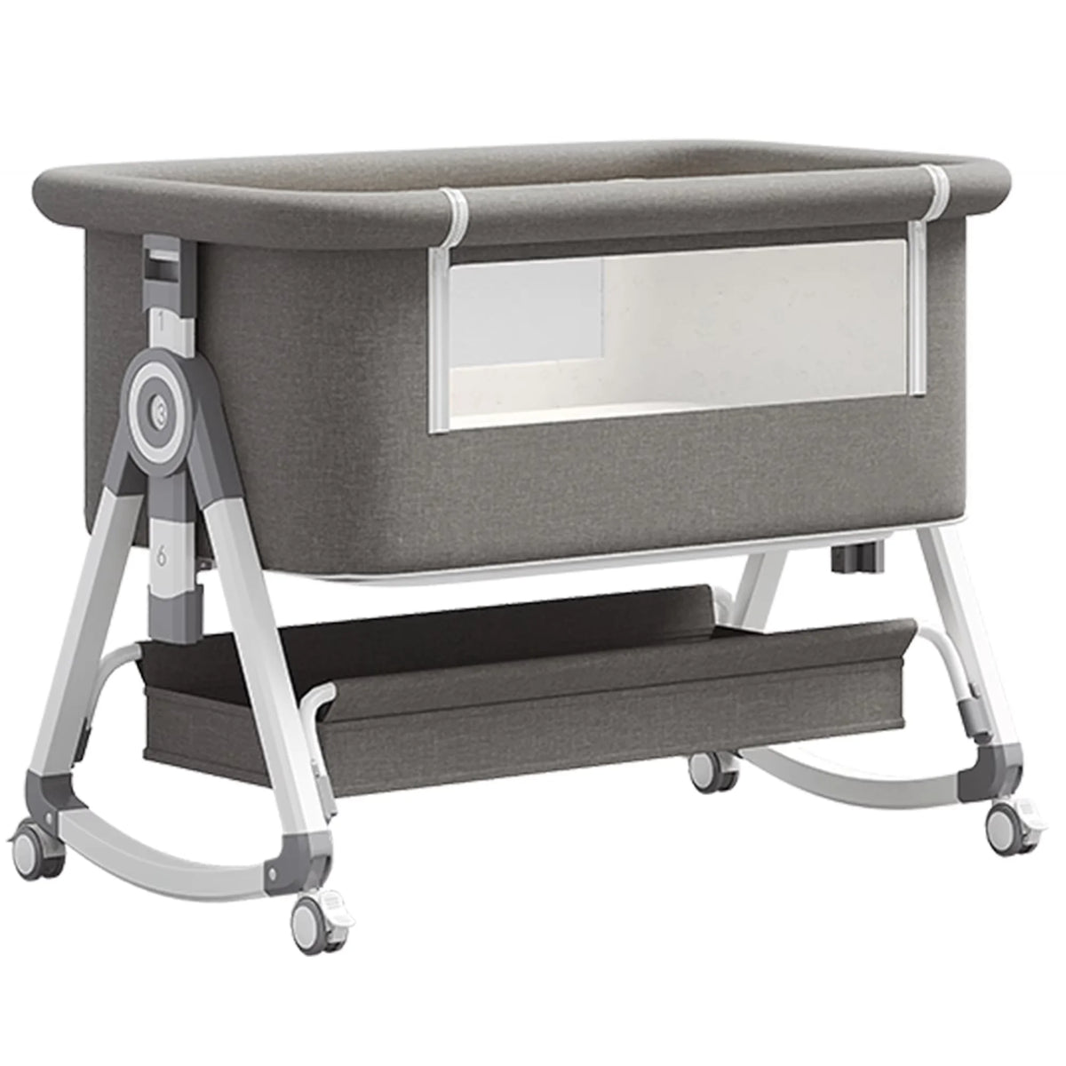 Bedside Crib Vyssa by LV i grått med ljus aluminiumram och nätfönster på långsidan